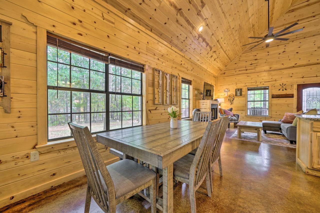 Cabin With Hot Tub And Games, 4 Mi To Beavers Bend! Броукън Боу Екстериор снимка
