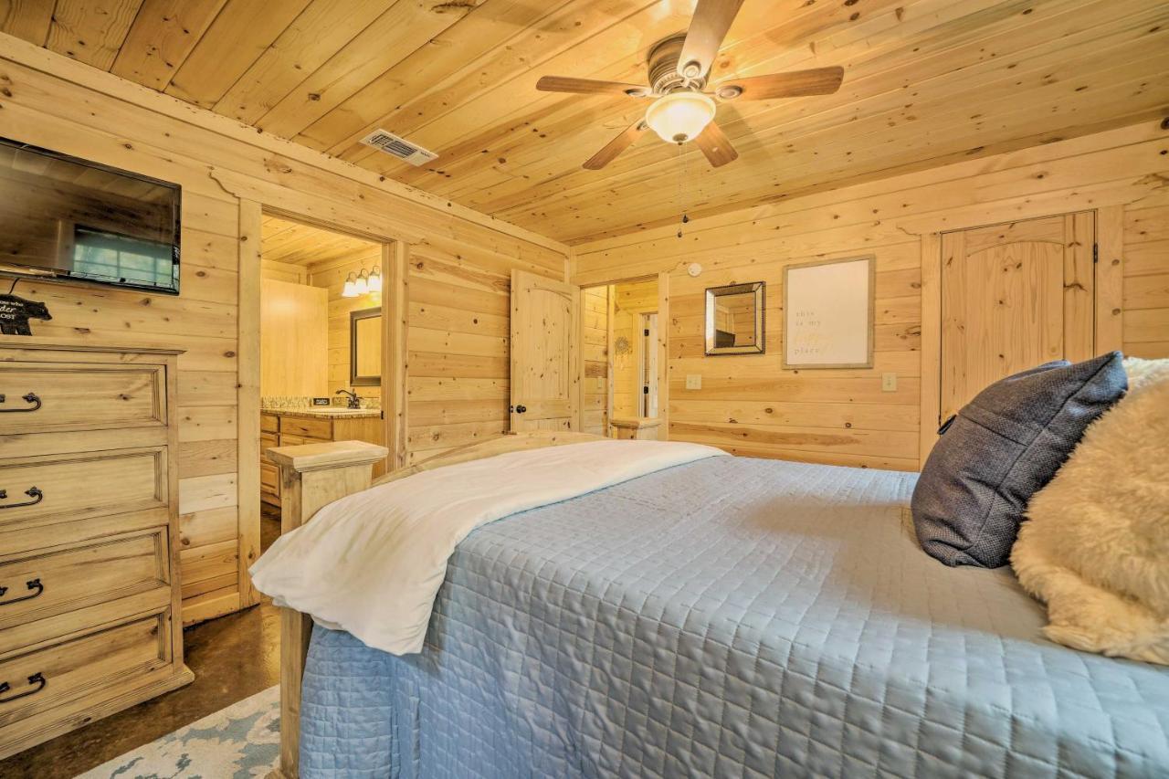 Cabin With Hot Tub And Games, 4 Mi To Beavers Bend! Броукън Боу Екстериор снимка