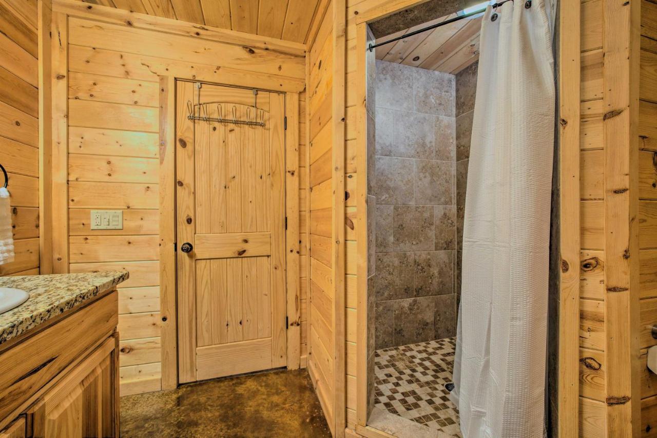 Cabin With Hot Tub And Games, 4 Mi To Beavers Bend! Броукън Боу Екстериор снимка